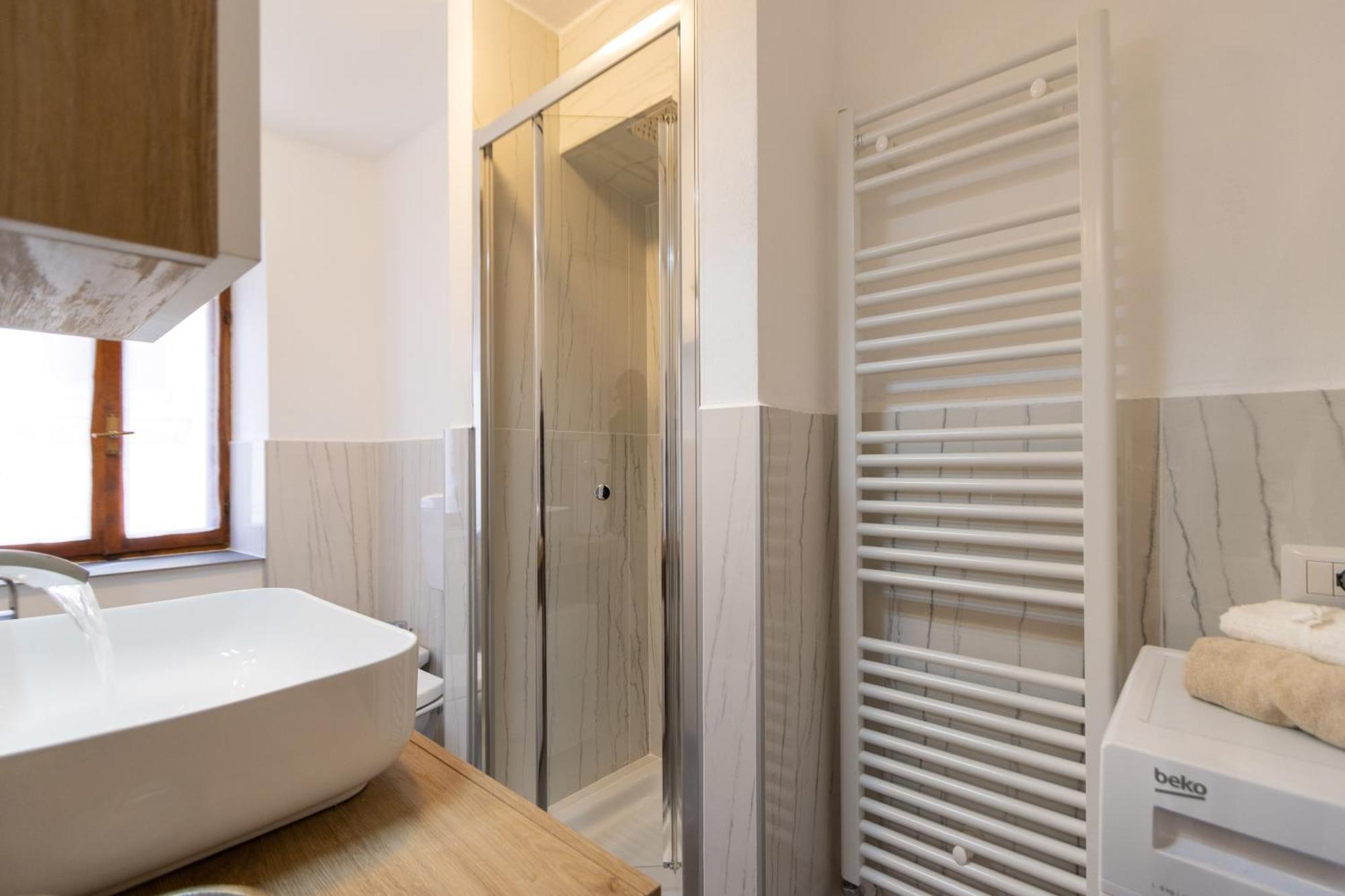 Golden Lake - Luxury Apartment ☆☆☆☆☆ - 100M From The Lake Baveno Luaran gambar