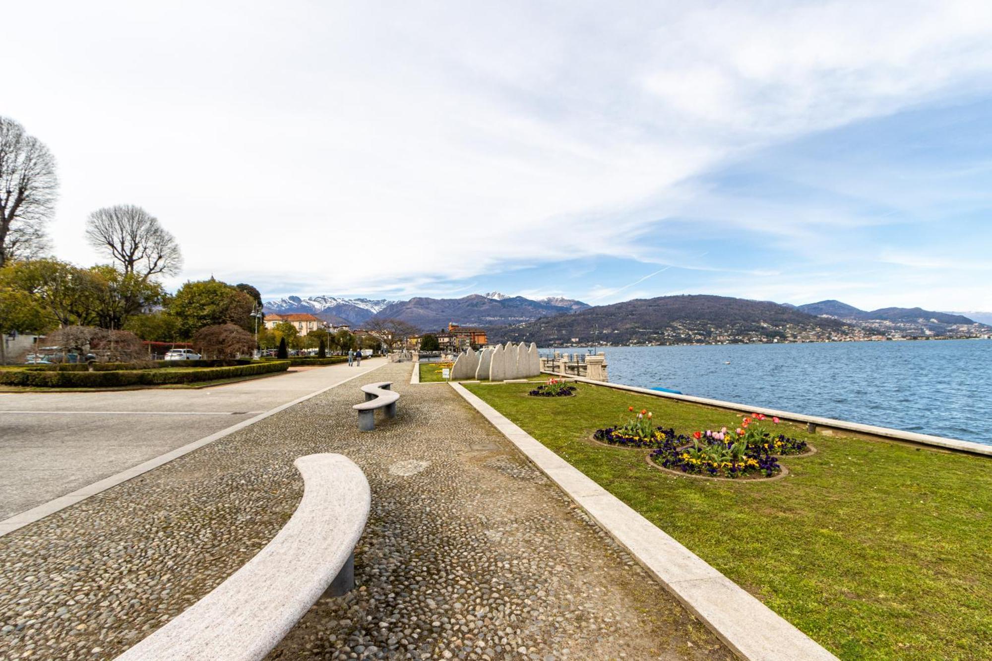 Golden Lake - Luxury Apartment ☆☆☆☆☆ - 100M From The Lake Baveno Luaran gambar